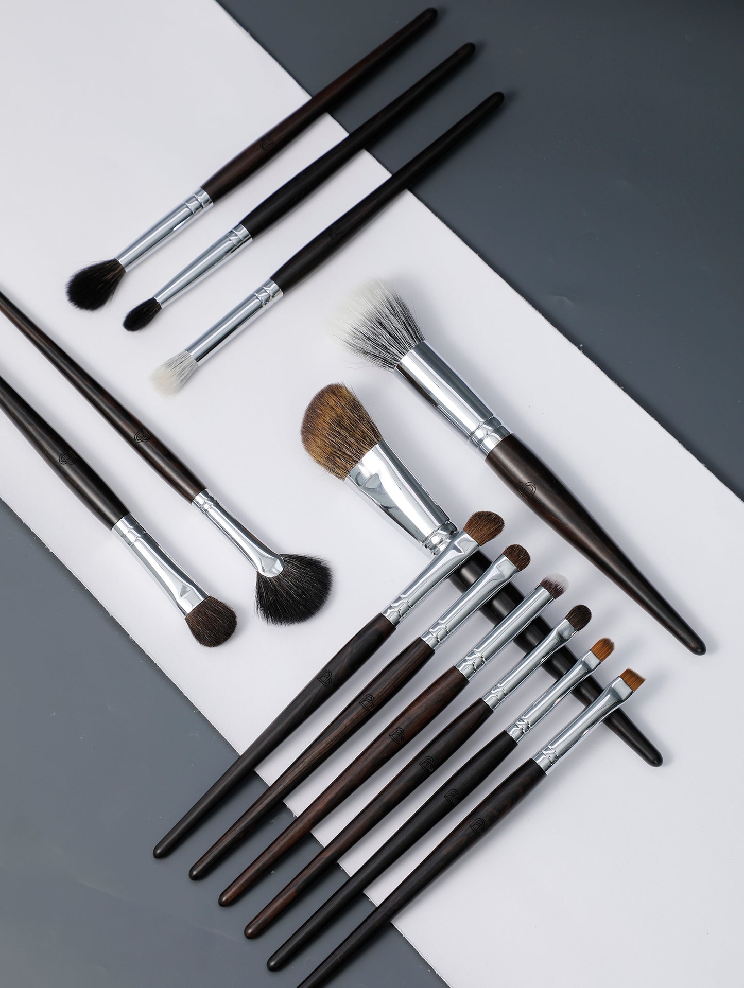 Black Sandalwood Series Professional Brushes Set 19 Pcs